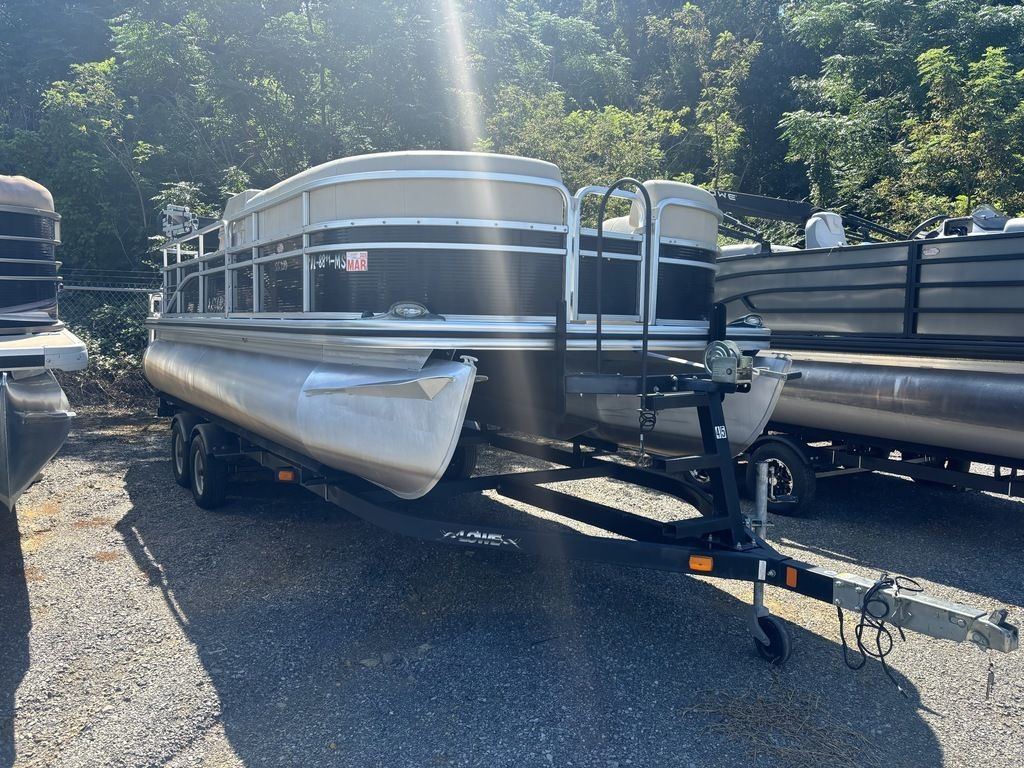2015 Lowe Boats SS Pontoon 210 - Sold Boat