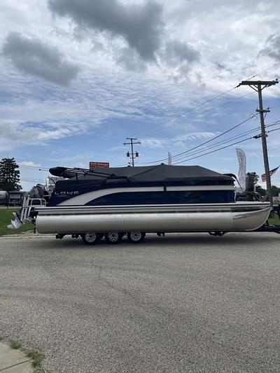 BOATZON | Lowe Boats SS230 Walk Thru Special 2026