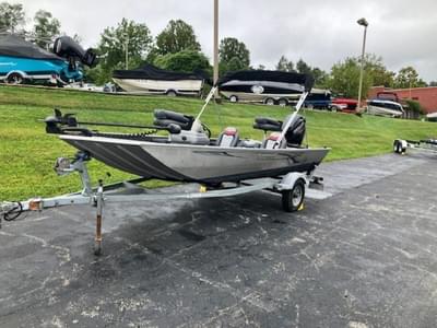 BOATZON | Lowe Boats Stryker 17 2017