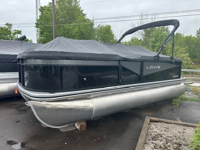 BOATZON | Lowe LF Front Fishing Station LF172 2026
