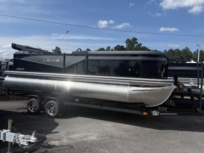 BOATZON | Lowe LS Walk Thru 210 2025