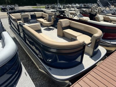 BOATZON | Lowe LS Walk Thru 210 2025