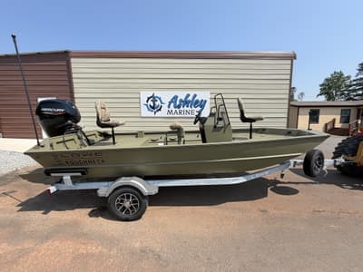 BOATZON | Lowe Roughneck Center Console JET 80 2026