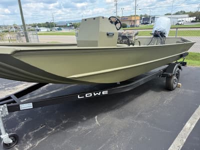 BOATZON | Lowe Roughneck Center Console RX1760 Pathfinder 2026