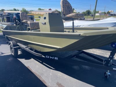 BOATZON | Lowe Roughneck Center Console RX1760 Pathfinder 2026