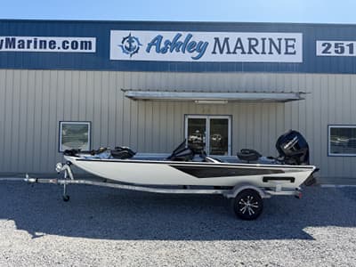 BOATZON | Lowe Stinger ST175 WITH SEADECK FLOORING 2027