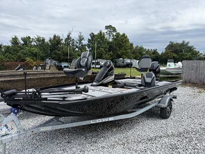 BOATZON | Lowe Stinger ST175 WITH SEADECK FLOORING 2027 BOATZON | Lowe Stinger ST175 WITH SEADECK FLOORING 2027
