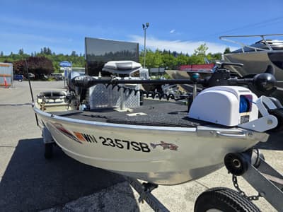 BOATZON | Lowe V1467W 2001