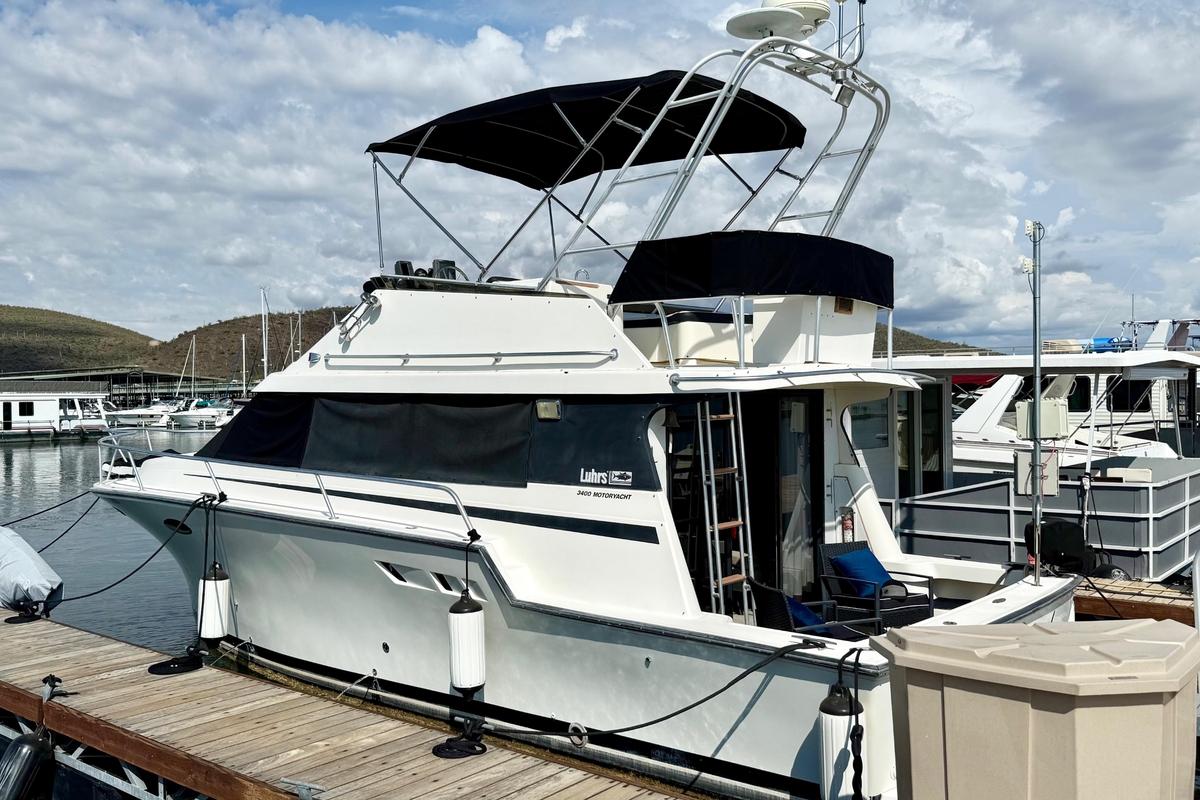 1990 Luhrs 3400 Motor Yacht - Sold Boat