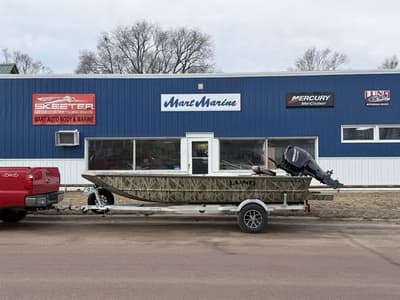 BOATZON | Lund 1760 Predator DLX TIller 2026