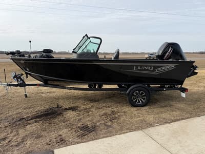 BOATZON | Lund 1775 Adventure Sport wFishing Package 2026