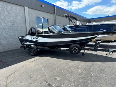 BOATZON | Lund 1875 Crossover XS 2026