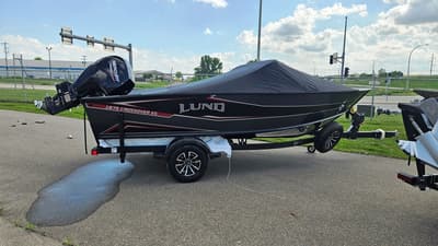 BOATZON | Lund 1875 Crossover XS 2026
