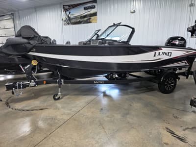 BOATZON | Lund 1875 Crossover XS 2026