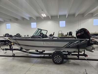 BOATZON | Lund 1875 Impact XS Sport WFishing Package 2026
