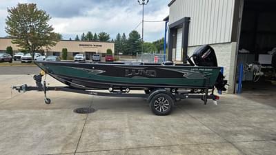 BOATZON | Lund 1875 Pro Guide 2026