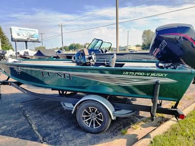 BOATZON | Lund 1875 Pro V Musky 2026