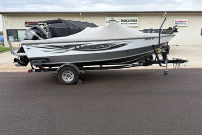 BOATZON | Lund 1875 Tyee 2011