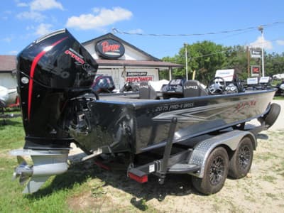 BOATZON | LUND 2075 PRO V BASS TOURN SERIES 350 HOURS on Mercury 250 Mercury Warranty 2022 BOATZON | LUND 2075 PRO V BASS TOURN SERIES 350 HOURS on Mercury 250 Mercury Warranty 2022