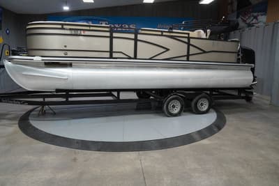 BOATZON | Lund LX220 Fish And Cruise 2019