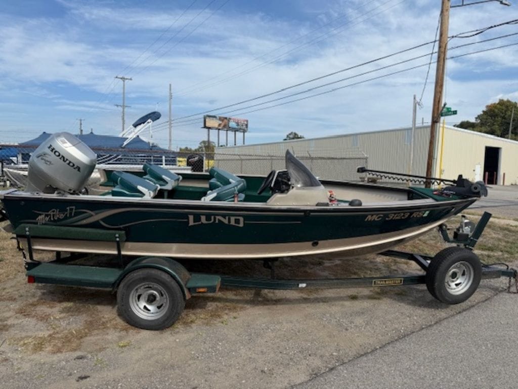 Used Lund Mr Pike 17 1999 for sale in Muskegon, Michigan - Boatzon.com