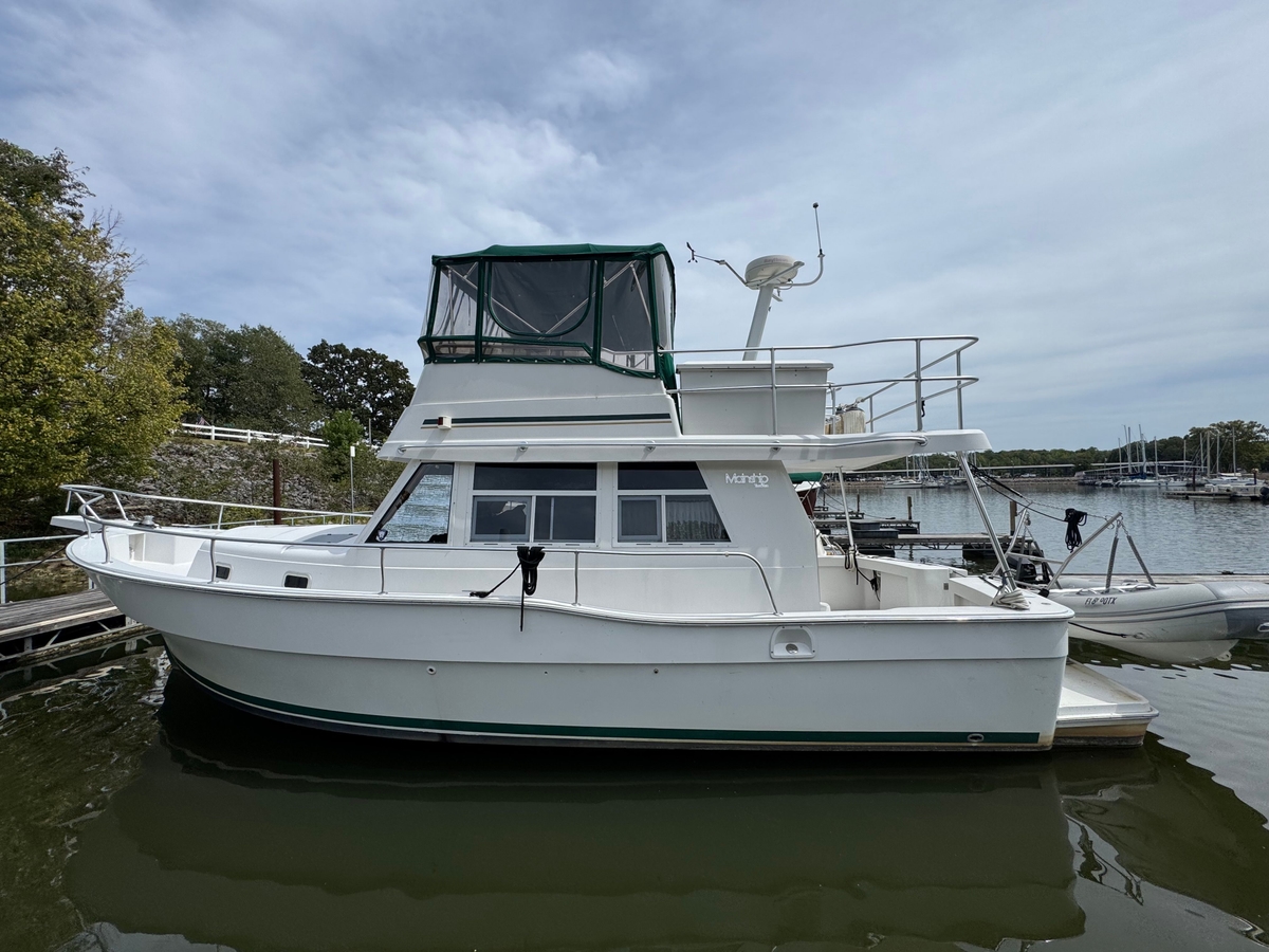 2001 Mainship 390 - Sold Boat