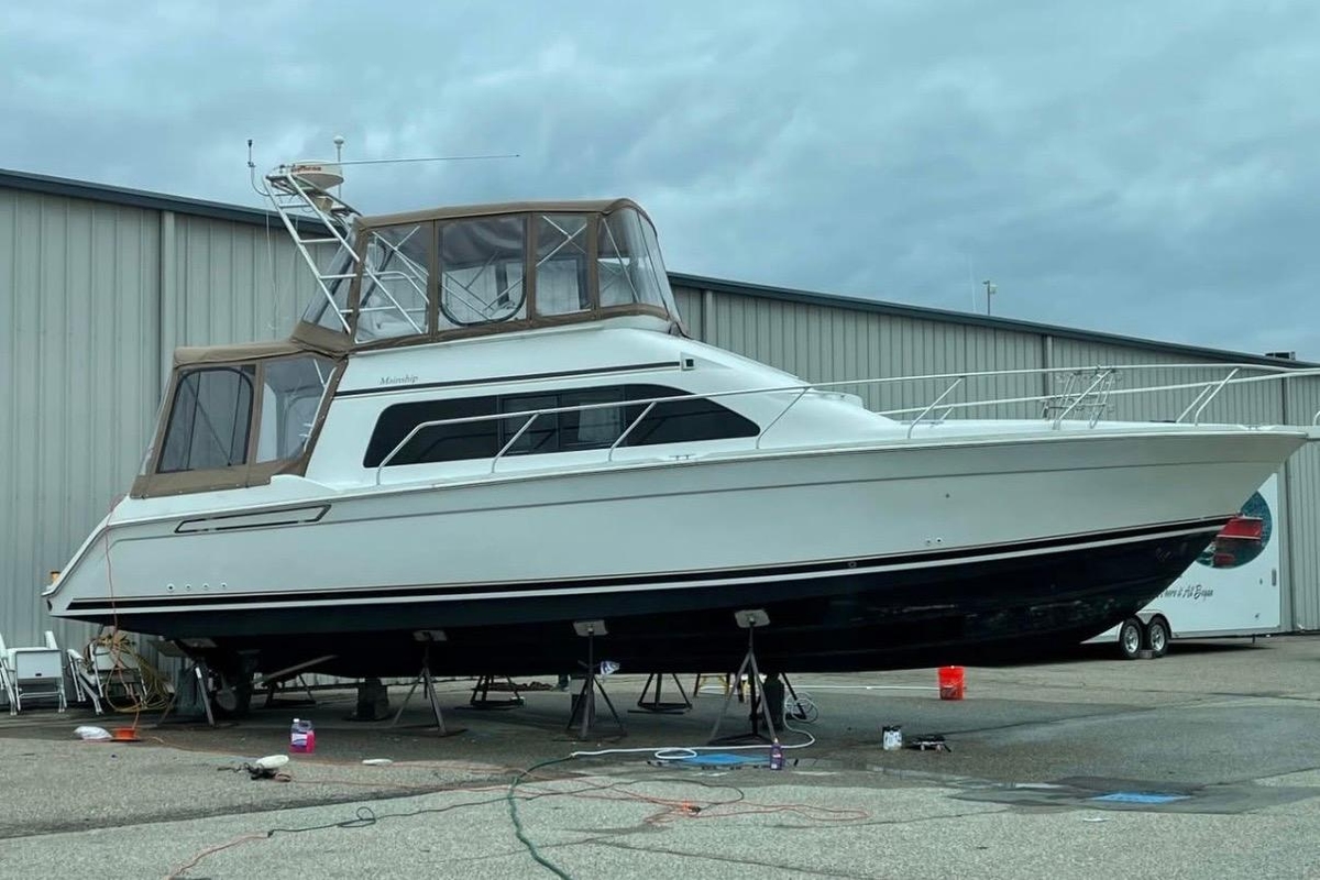 1996 Mainship 40 Sedan Bridge - Sold Boat