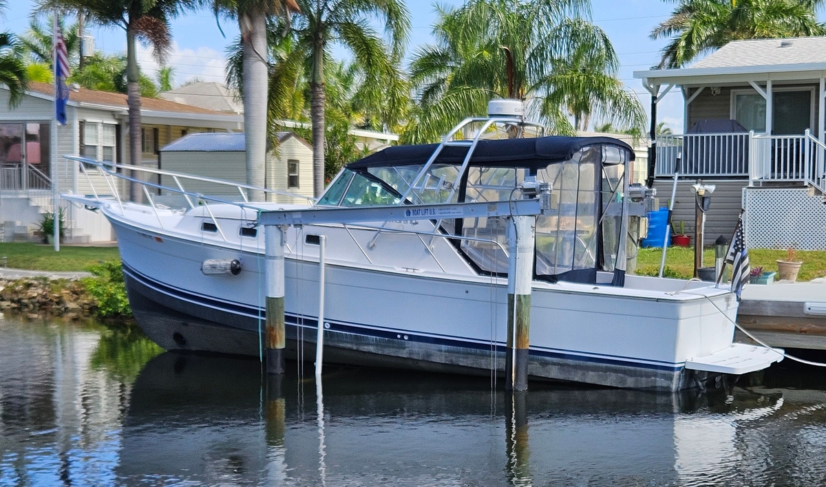 2000 Mainship Pilot 30 - Sold Boat