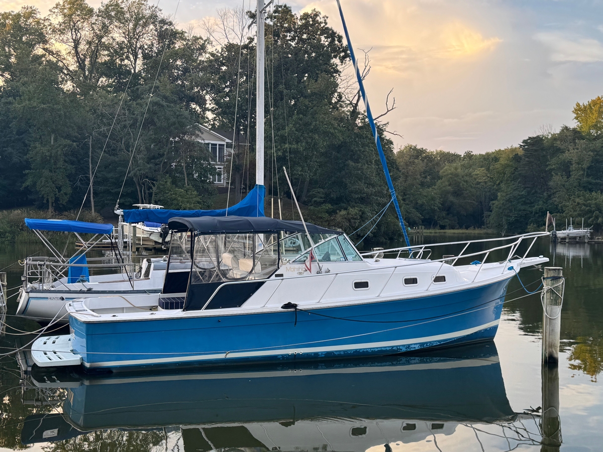 1999 Mainship Pilot 30 Sedan - Sold Boat