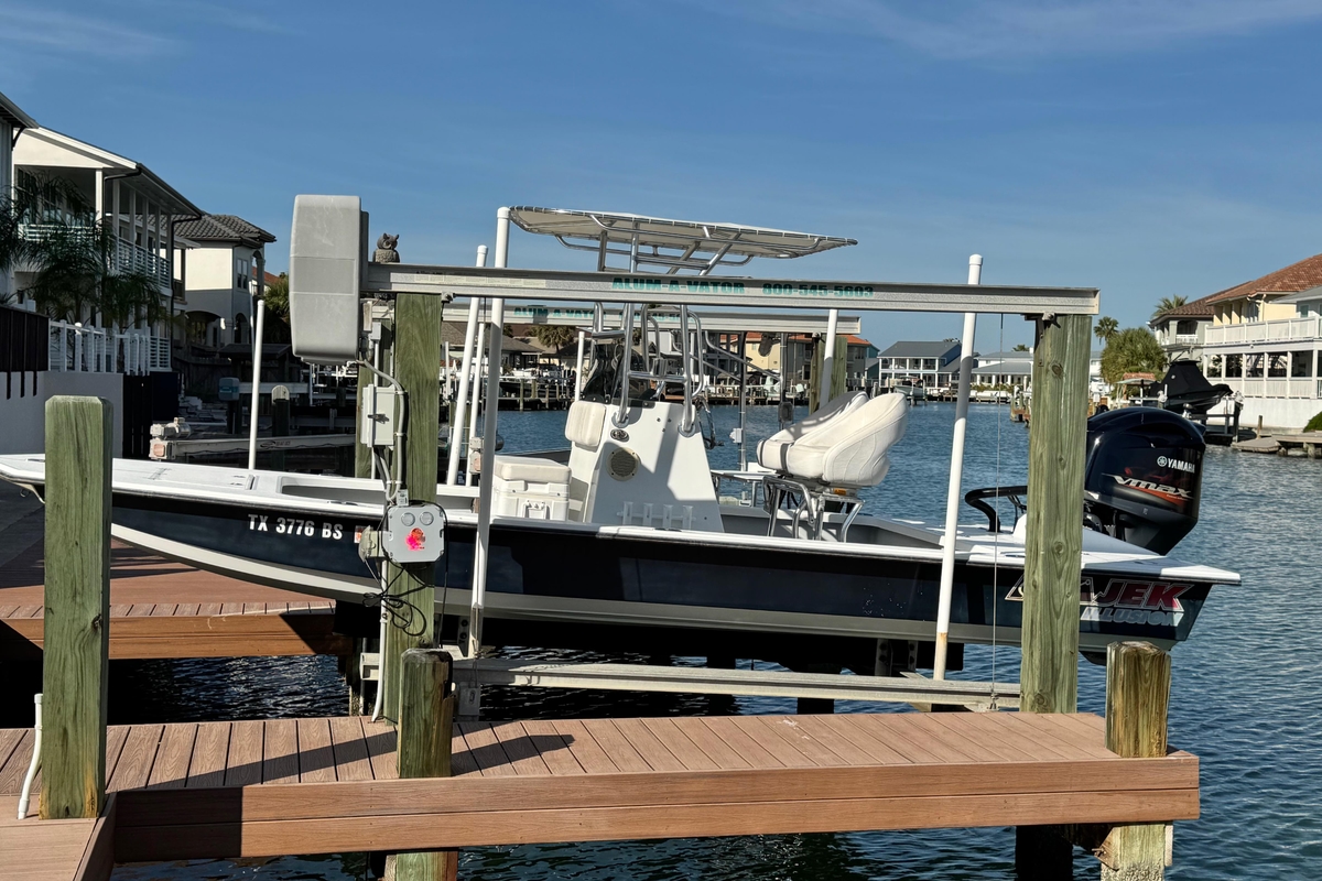2012 Majek 22 Illusion - Sold Boat