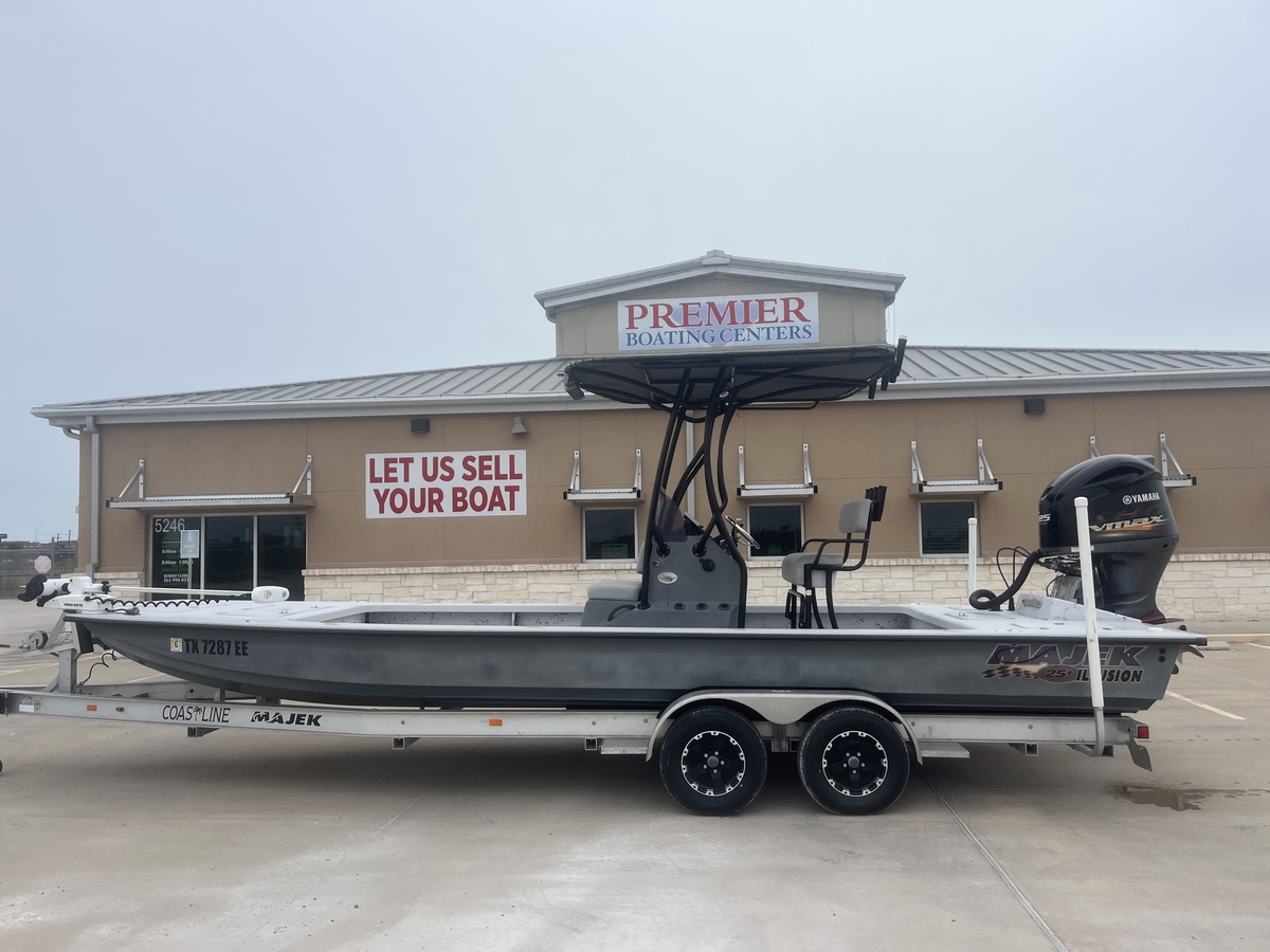 2017 Majek 25 Illusion - Sold Boat