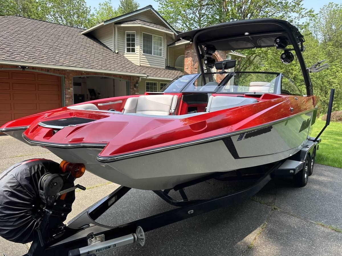 2017 Malibu 24 WAKESETTER MXZ - Sold Boat