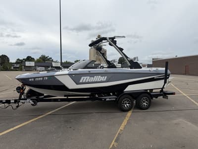 BOATZON | Malibu Boats 21 LX 2023