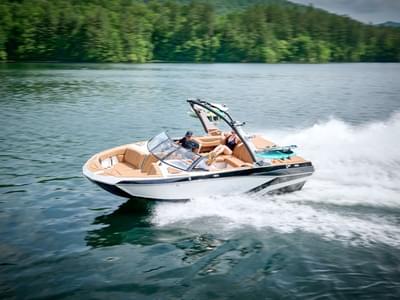 BOATZON | Malibu Boats 21 LX 2026