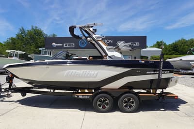 BOATZON | Malibu Boats 21 LX 2026