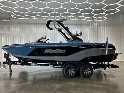 BOATZON | Malibu Boats 21 LX 2026