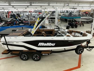 BOATZON | Malibu Boats 21 LX 2026