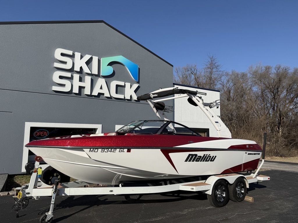 2017 Malibu Boats 22 VLX - Sold Boat