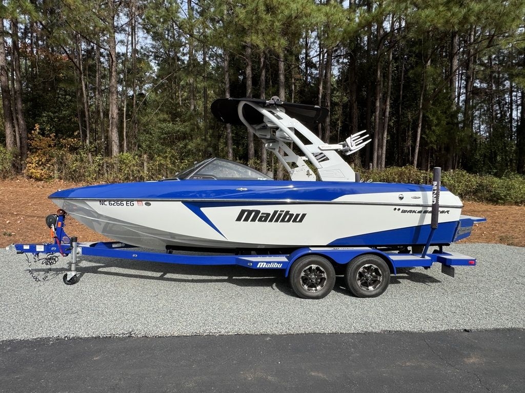 2018 Malibu Boats 22 VLX - Sold Boat