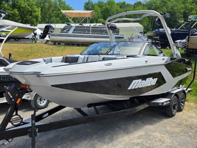 BOATZON | Malibu Boats 22MXZ 2026