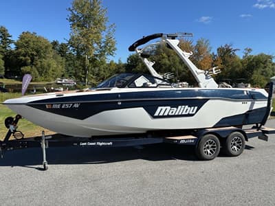 BOATZON | Malibu Boats 23 LSV 2022
