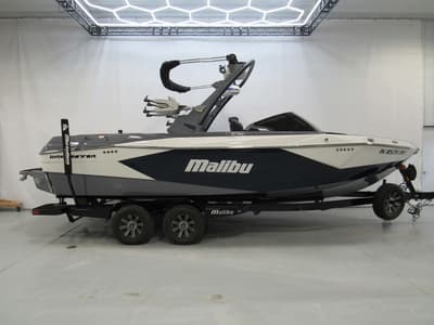 BOATZON | Malibu Boats 23 LSV 2025