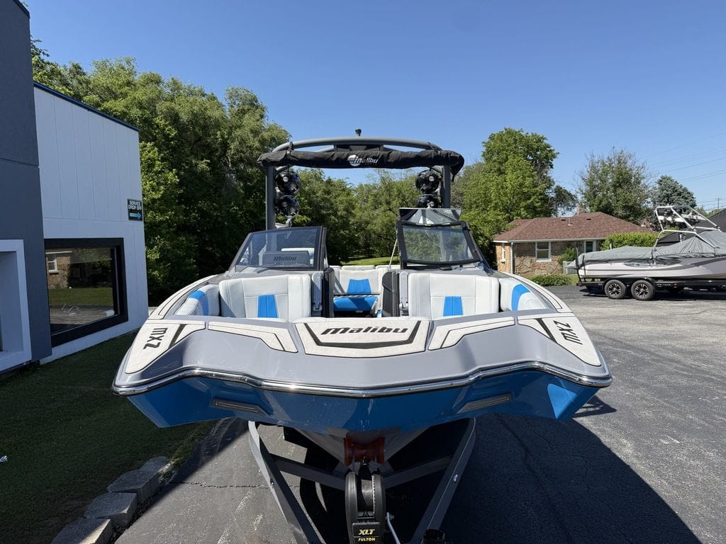 日本未発売 MOONCHILD MALIBU 155 2025 Malibu Boats 23 MXZ | Copher's Boat Center