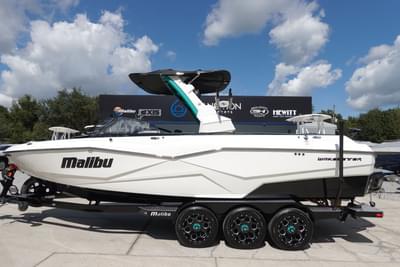 BOATZON | Malibu Boats 25 LSV 2022