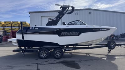 BOATZON | Malibu Boats M220 2022