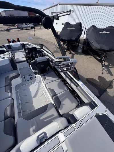 BOATZON | Malibu Boats M220 2022