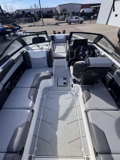 BOATZON | Malibu Boats M220 2022