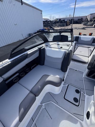 BOATZON | Malibu Boats M220 2022