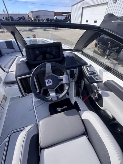 BOATZON | Malibu Boats M220 2022