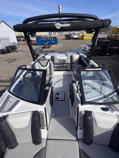 BOATZON | Malibu Boats M220 2022